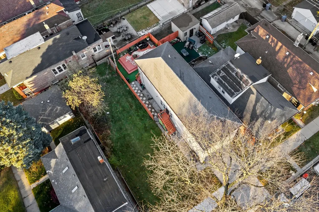 352 East 77th Street Chicago IL 60619