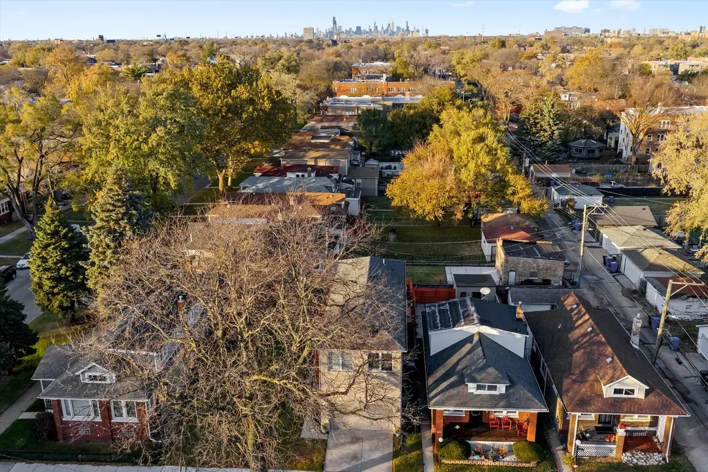 352 East 77th Street Chicago IL 60619