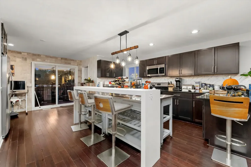 352 East 77th Street Chicago IL 60619