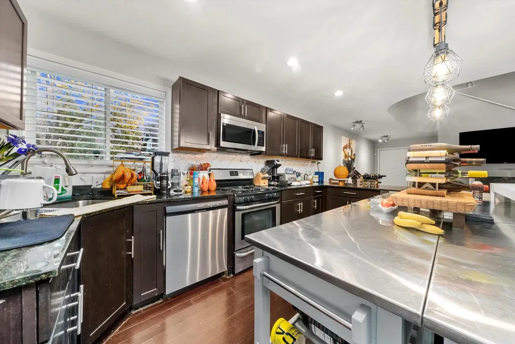 352 East 77th Street Chicago IL 60619
