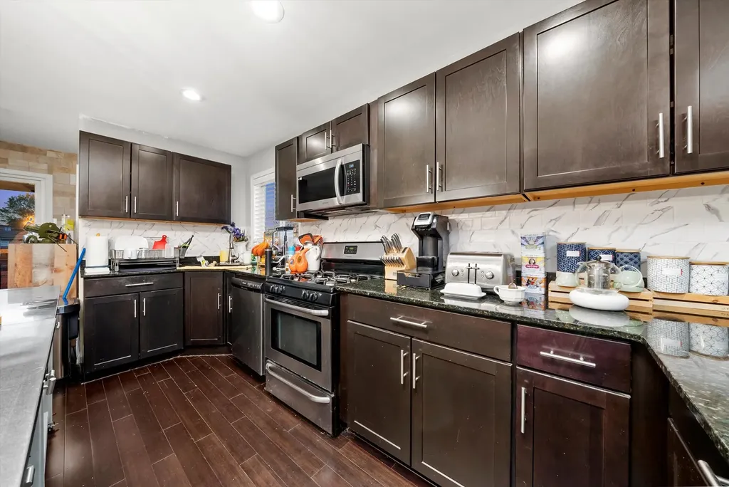 352 East 77th Street Chicago IL 60619