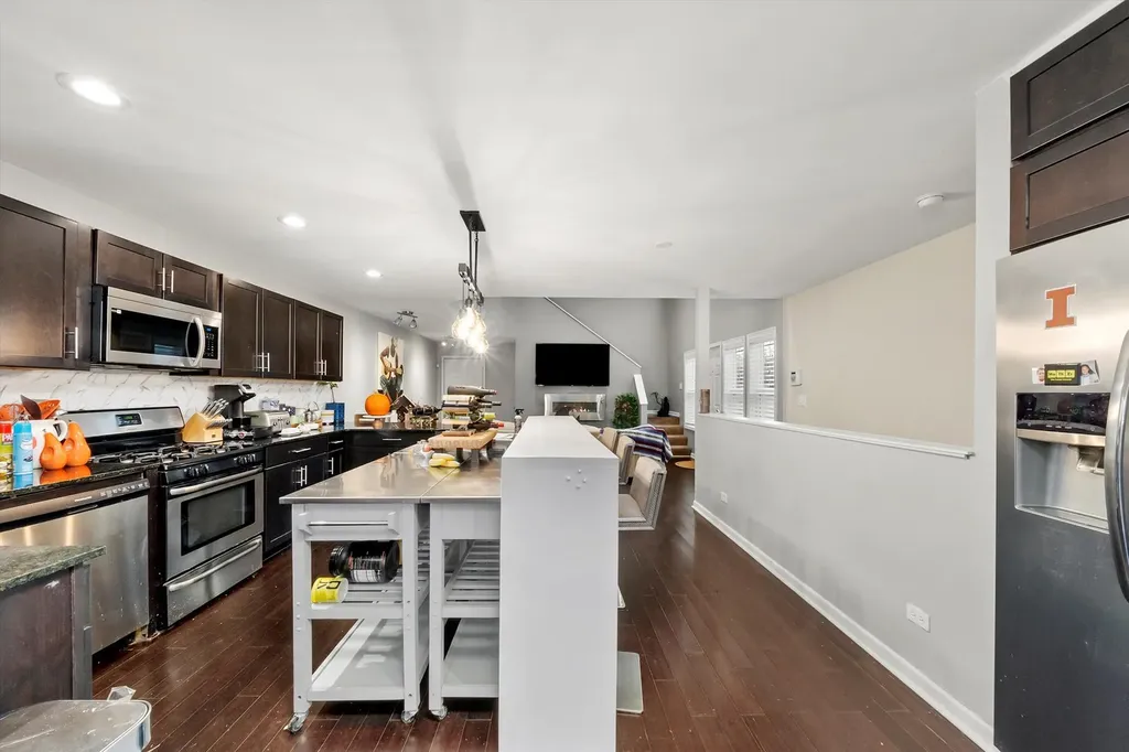 352 East 77th Street Chicago IL 60619