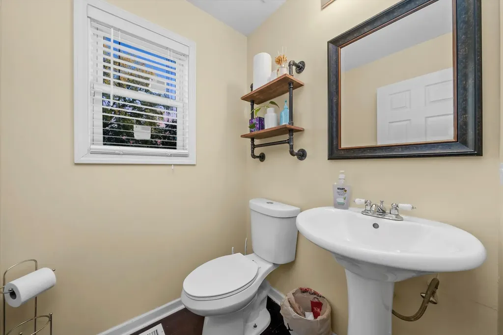 352 East 77th Street Chicago IL 60619