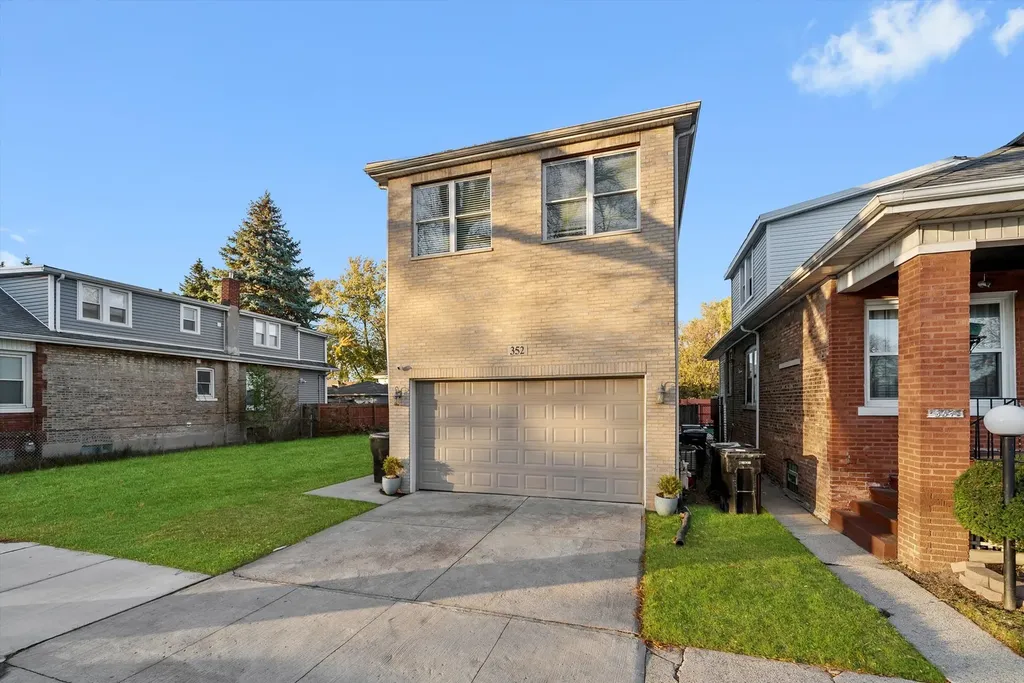 352 East 77th Street Chicago IL 60619