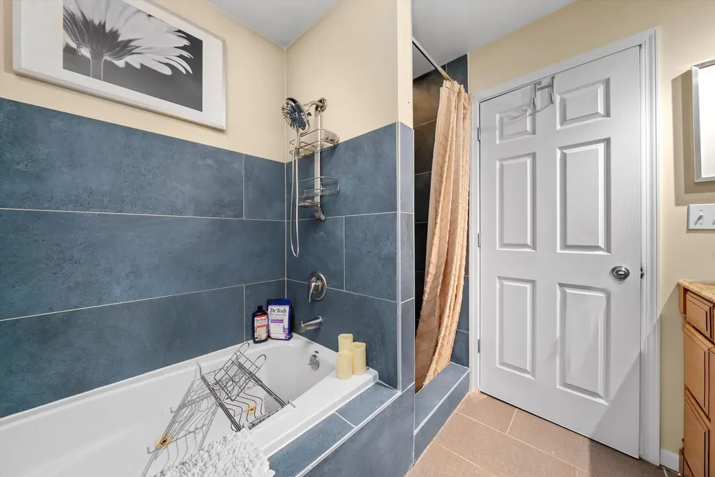 352 East 77th Street Chicago IL 60619