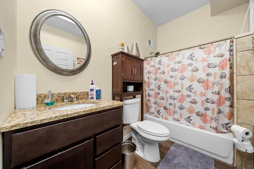 352 East 77th Street Chicago IL 60619