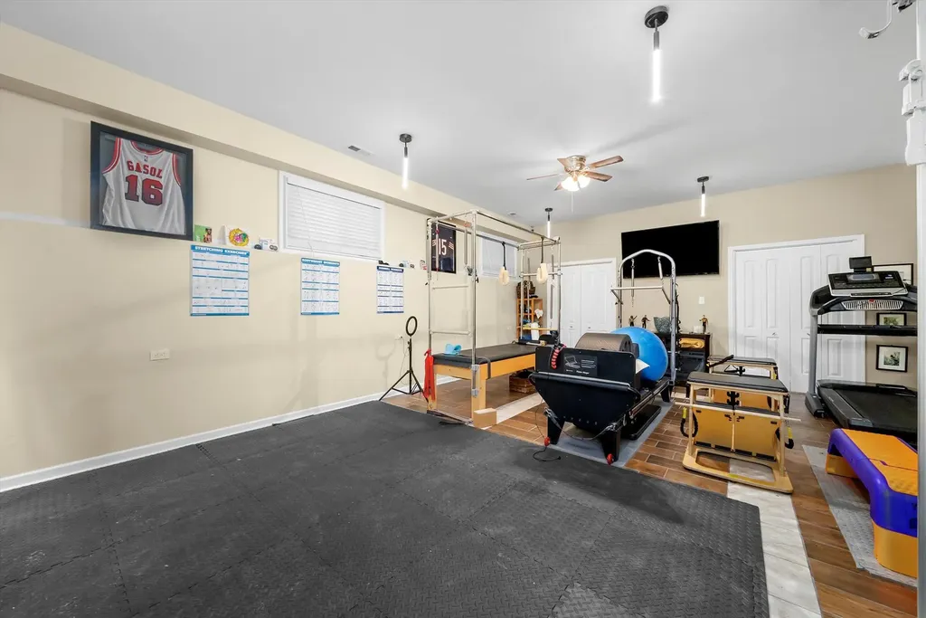 352 East 77th Street Chicago IL 60619