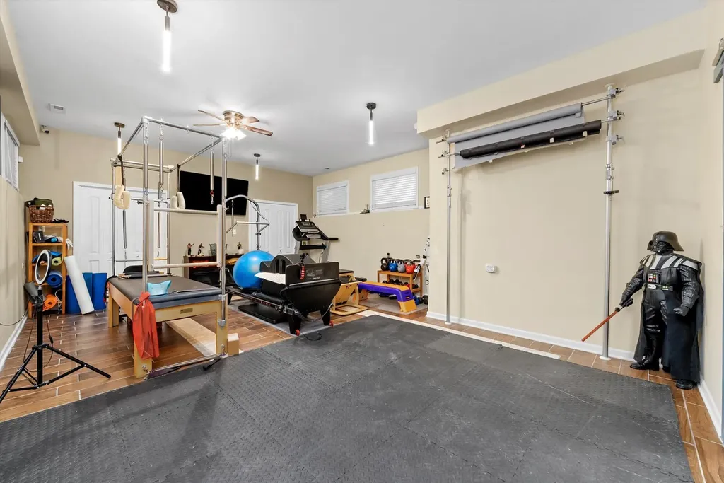 352 East 77th Street Chicago IL 60619