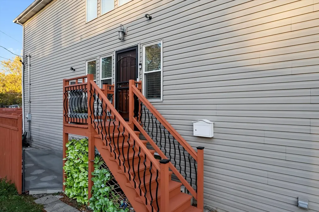 352 East 77th Street Chicago IL 60619