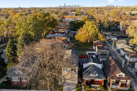 352 East 77th Street Chicago IL 60619