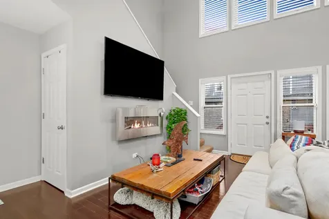 352 East 77th Street Chicago IL 60619
