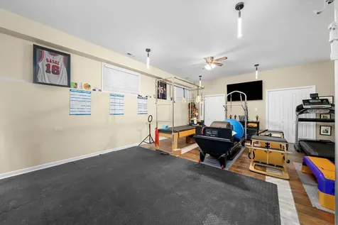 352 East 77th Street Chicago IL 60619