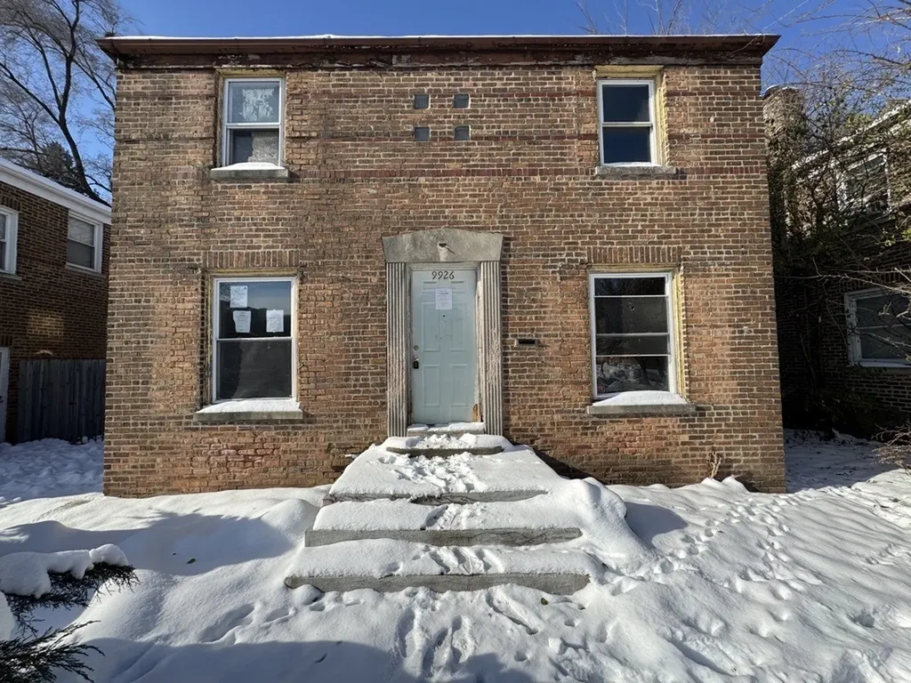 9926 South Luella Avenue Chicago IL 60617