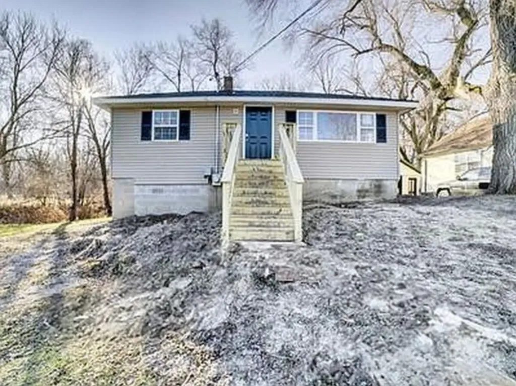 379 West North Street Watseka IL 60970