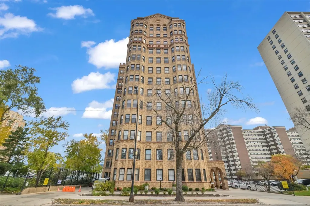 7321 South South Shore Drive Chicago IL 60649