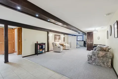 638 Merrion Road Roscoe IL 61073