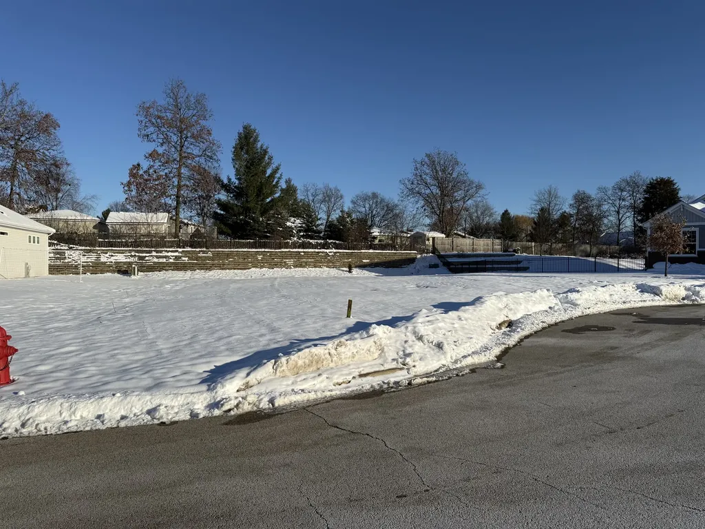 27 Lake Vista Court Lake Villa IL 60046