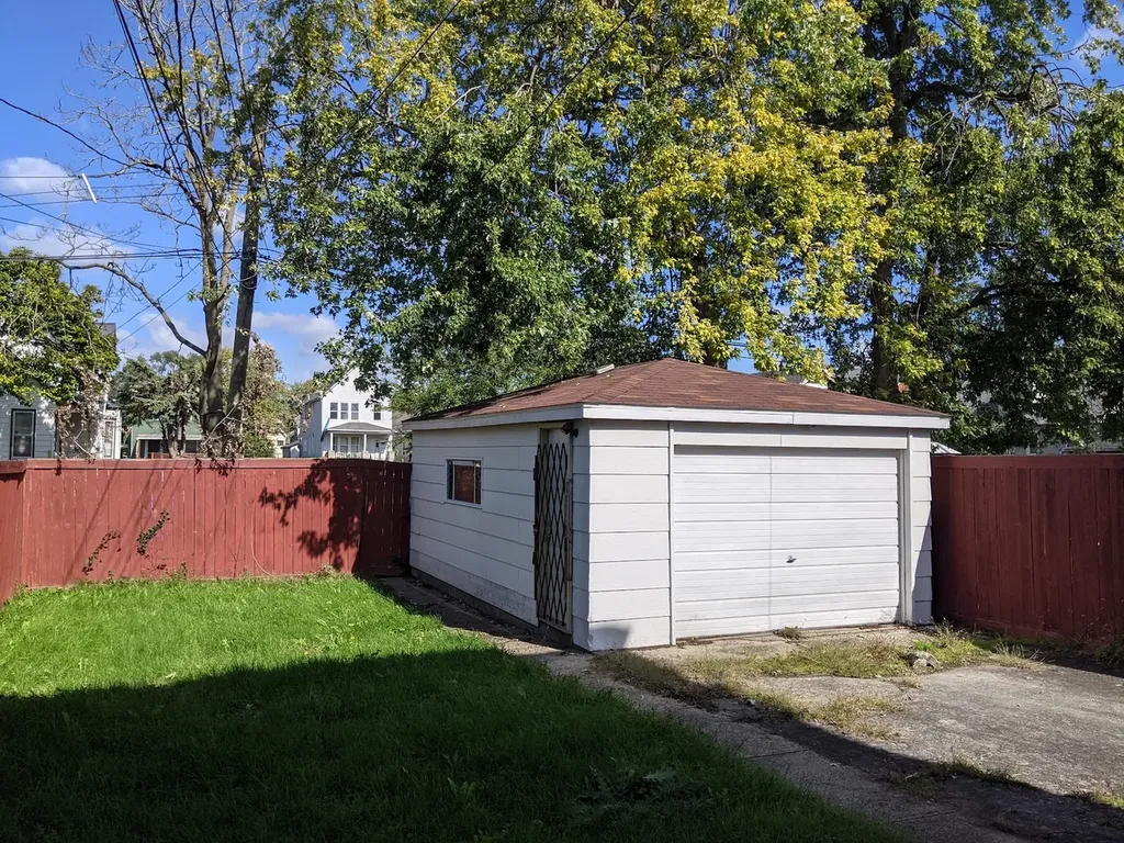 324 West 112th Street Chicago IL 60628