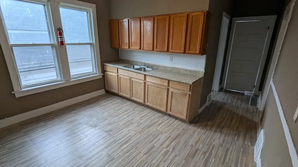 324 West 112th Street Chicago IL 60628