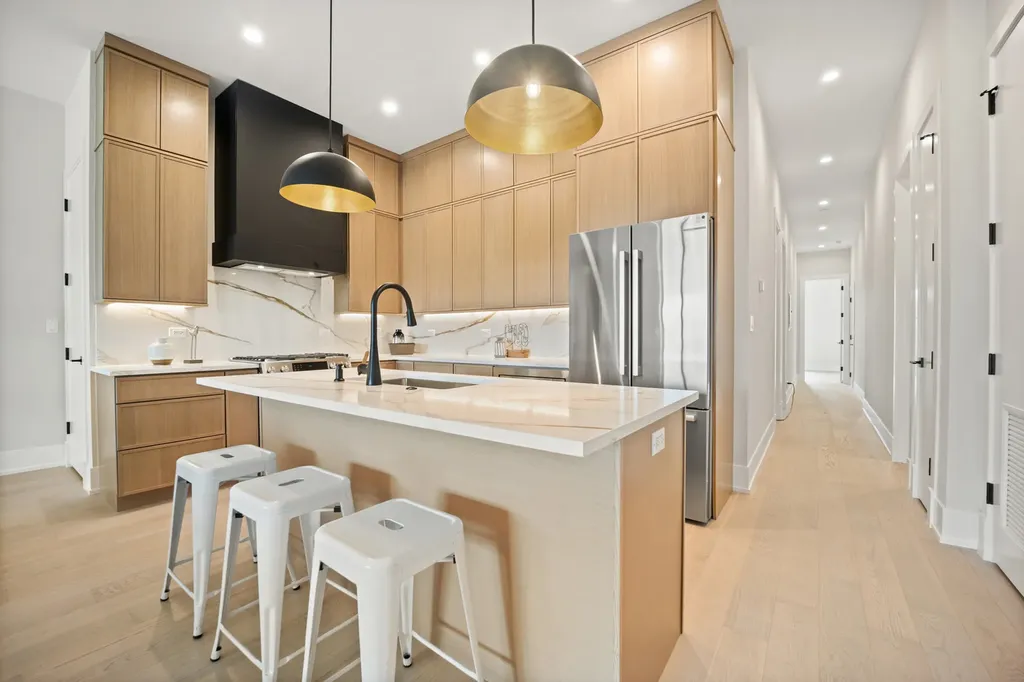 4353 North Richmond Avenue Chicago IL 60618