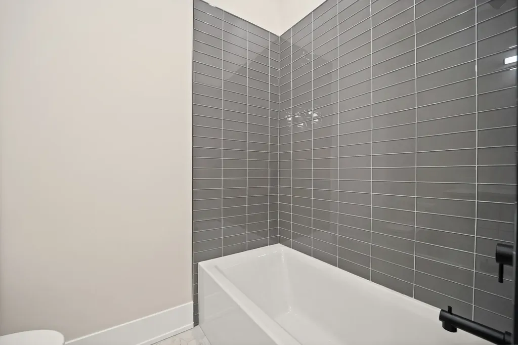 4353 North Richmond Avenue Chicago IL 60618
