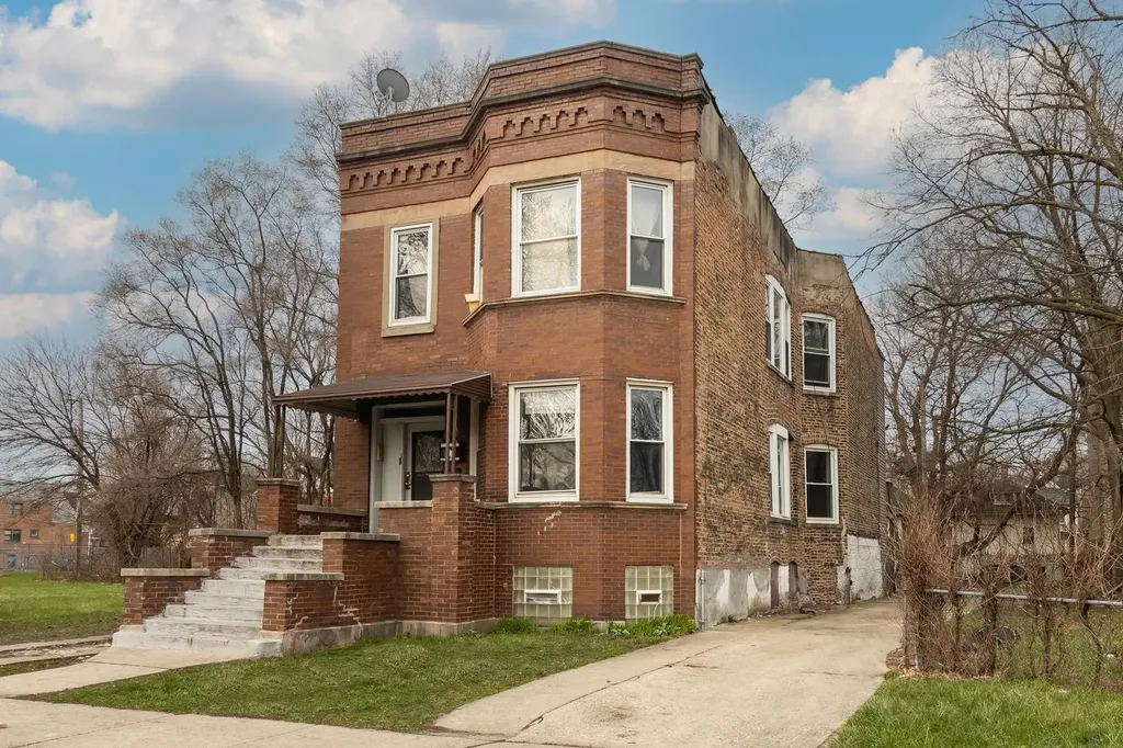 7438 South Stewart Avenue Chicago IL 60621