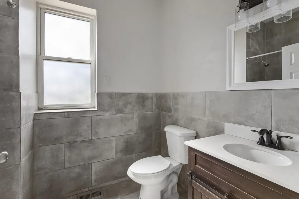 7438 South Stewart Avenue Chicago IL 60621