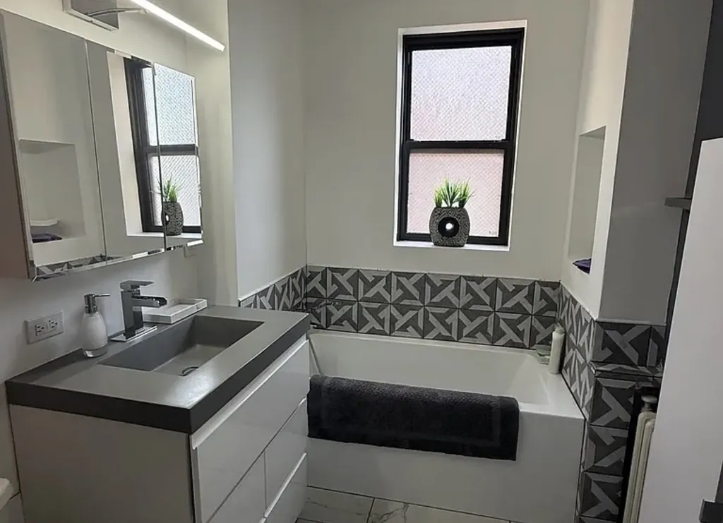 6901 South Oglesby Avenue Chicago IL 60649