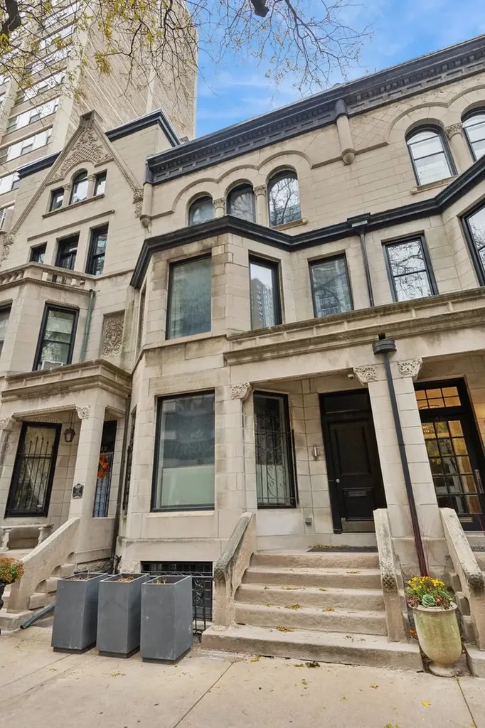 44 East Cedar Street Chicago IL 60611
