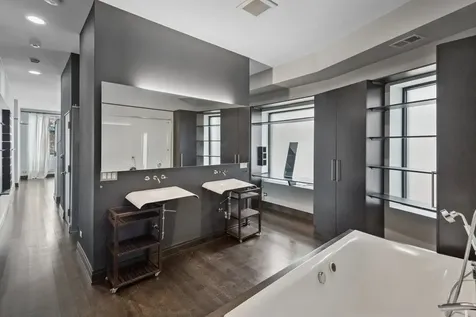 44 East Cedar Street Chicago IL 60611