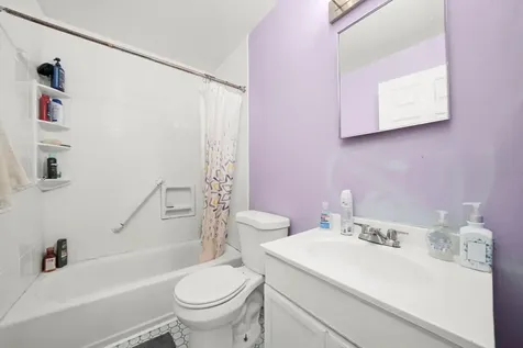 304 Sutherland Lane Bloomingdale IL 60108
