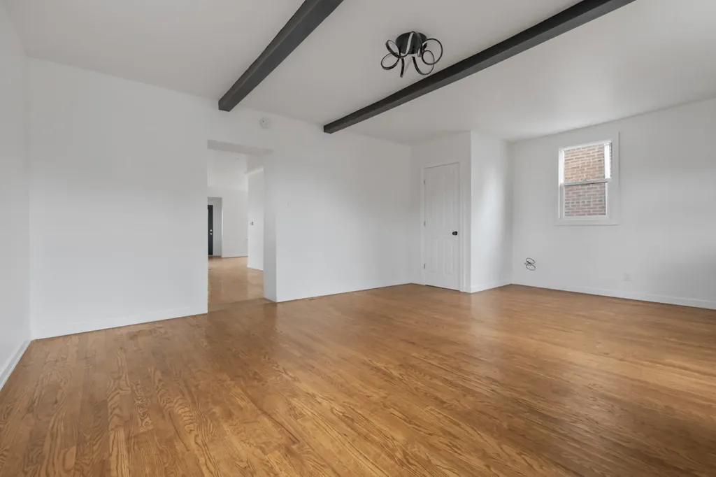 10437 South Eberhart Avenue Chicago IL 60628