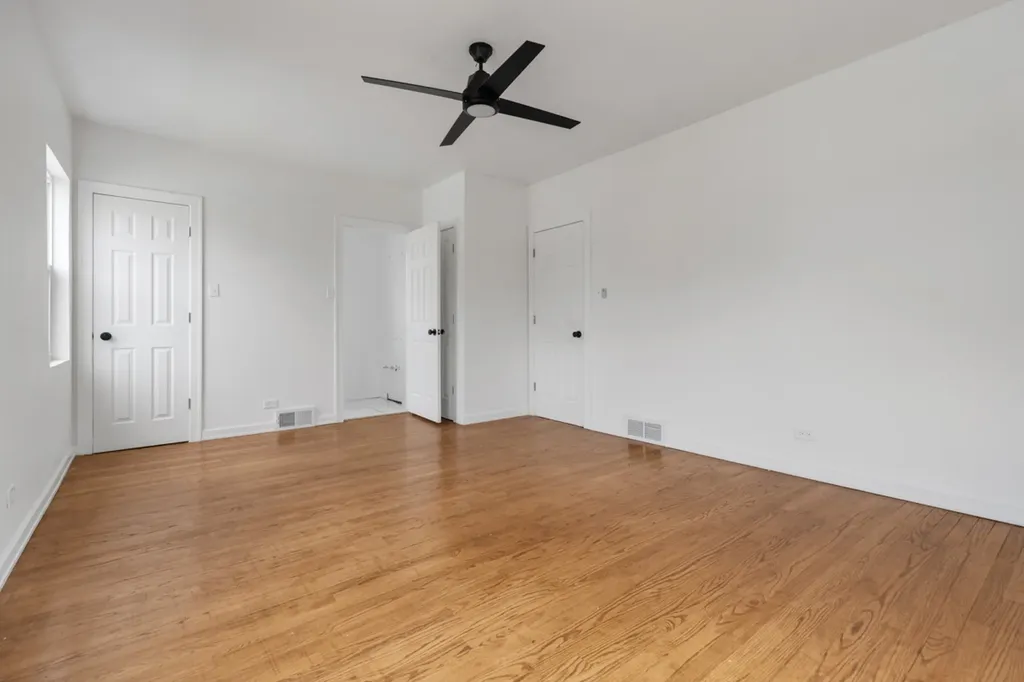 10437 South Eberhart Avenue Chicago IL 60628