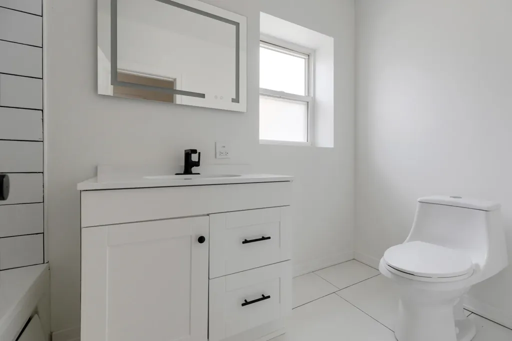 10437 South Eberhart Avenue Chicago IL 60628