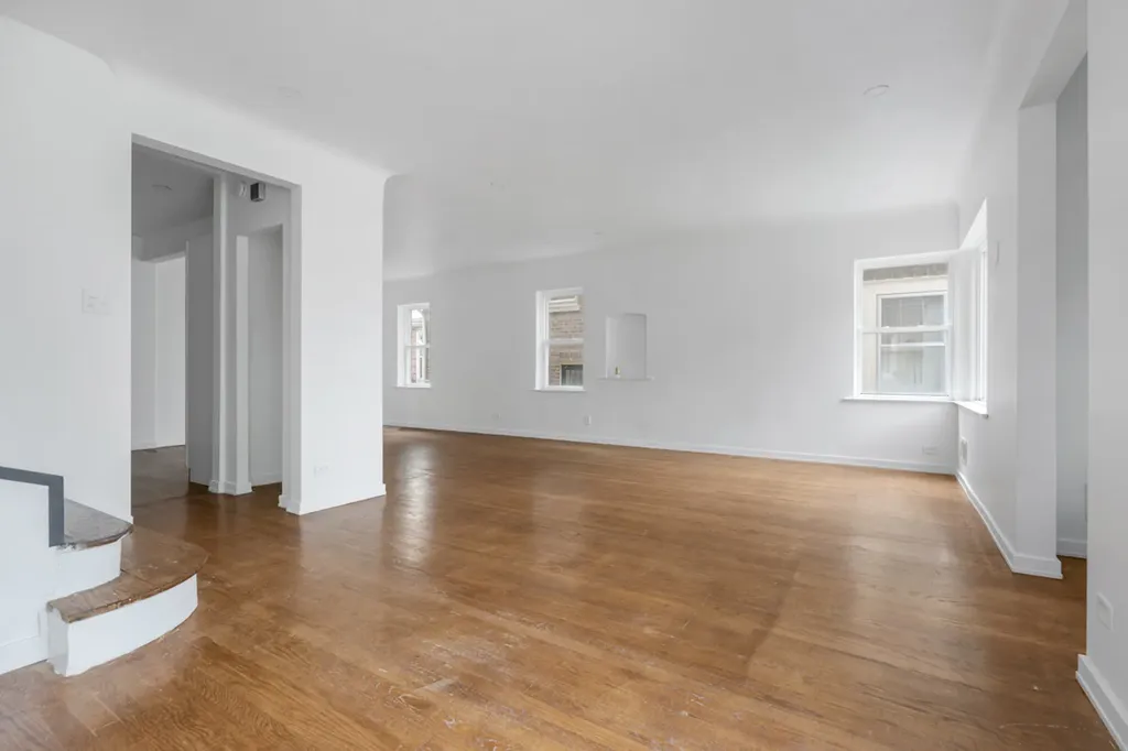 10437 South Eberhart Avenue Chicago IL 60628