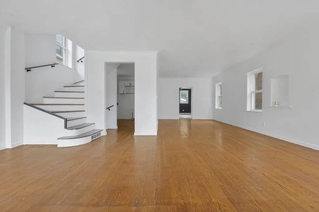 10437 South Eberhart Avenue Chicago IL 60628