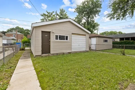 10437 South Eberhart Avenue Chicago IL 60628