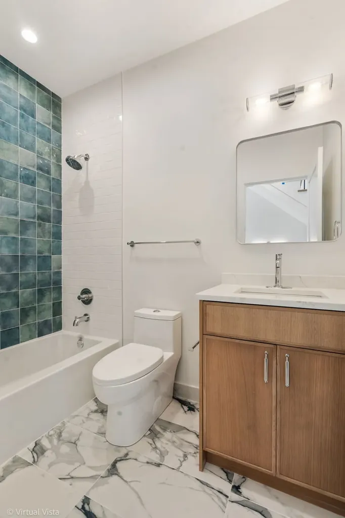 1530 West 18th Place Chicago IL 60608