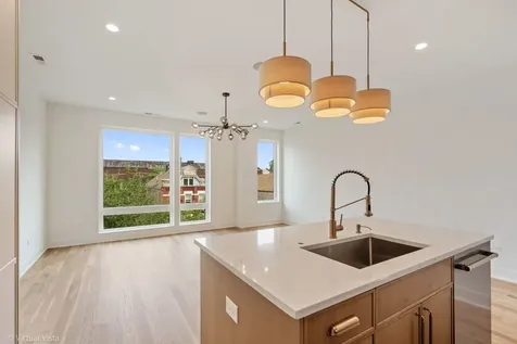 1530 West 18th Place Chicago IL 60608