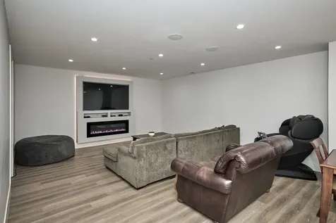 6644 North Knox Avenue Lincolnwood IL 60712