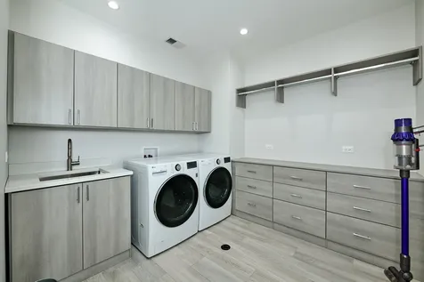 6644 North Knox Avenue Lincolnwood IL 60712