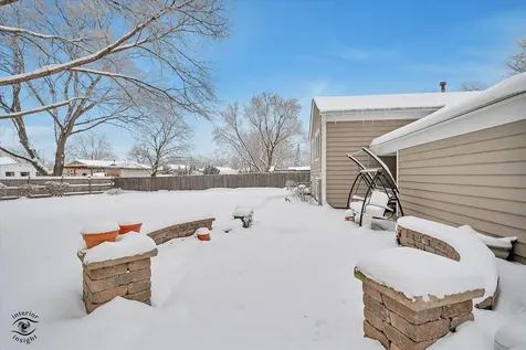 9 Cebold Drive Montgomery IL 60538