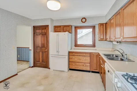 9 Cebold Drive Montgomery IL 60538