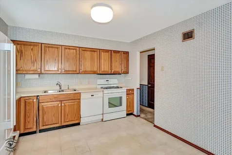 9 Cebold Drive Montgomery IL 60538