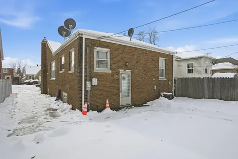 126 Warren Street Calumet City IL 60409