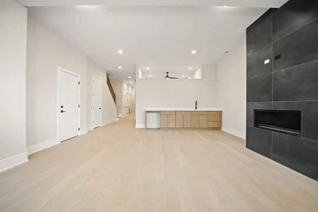 4353 North Richmond Avenue Chicago IL 60618
