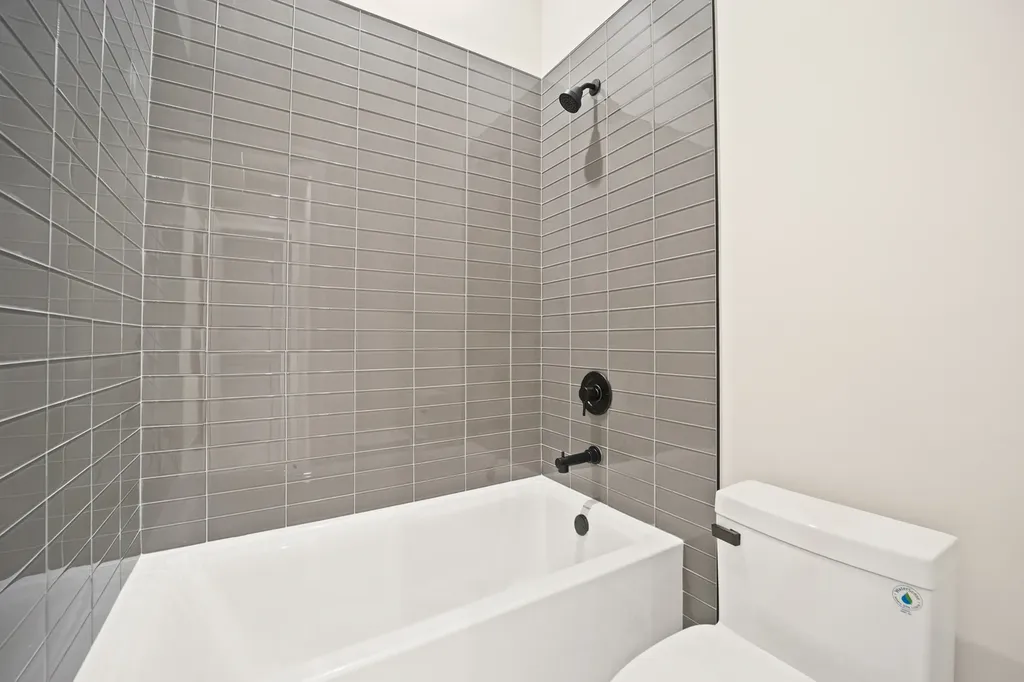 4353 North Richmond Avenue Chicago IL 60618