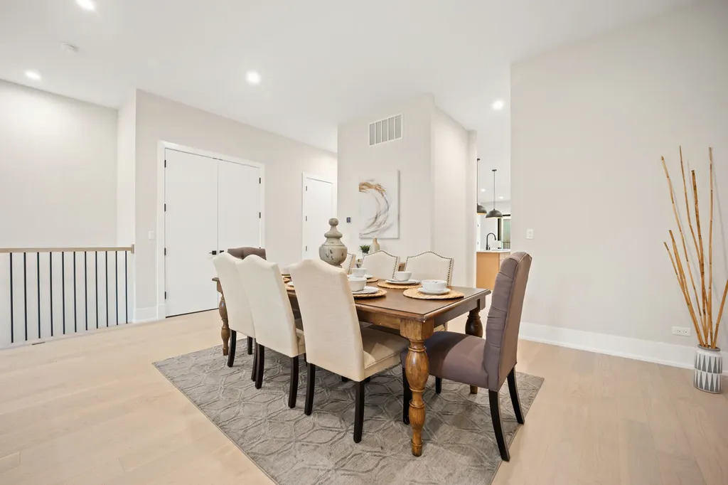 4353 North Richmond Avenue Chicago IL 60618
