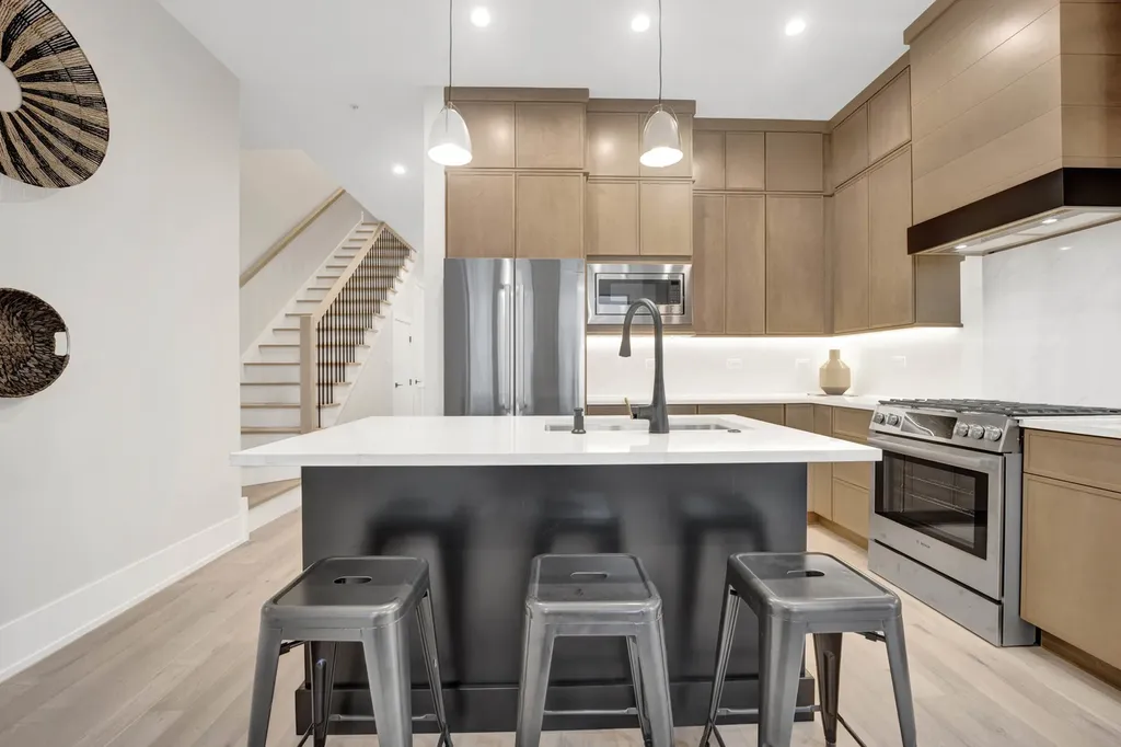 4353 North Richmond Avenue Chicago IL 60618