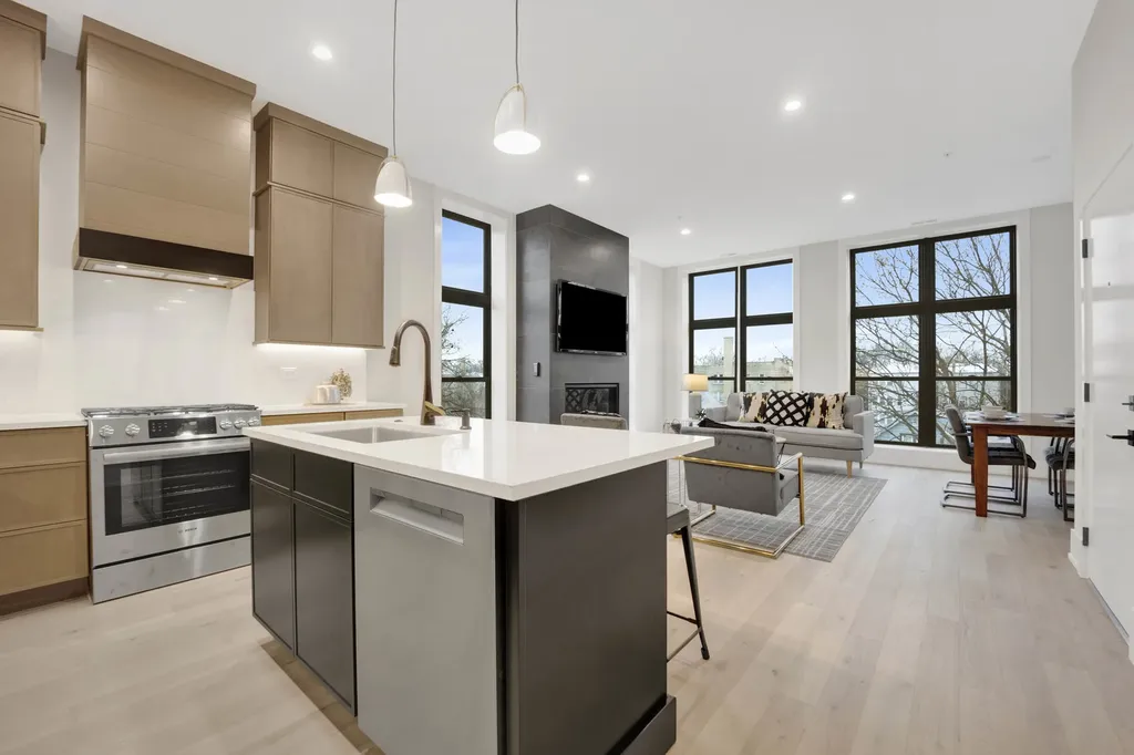 4353 North Richmond Avenue Chicago IL 60618